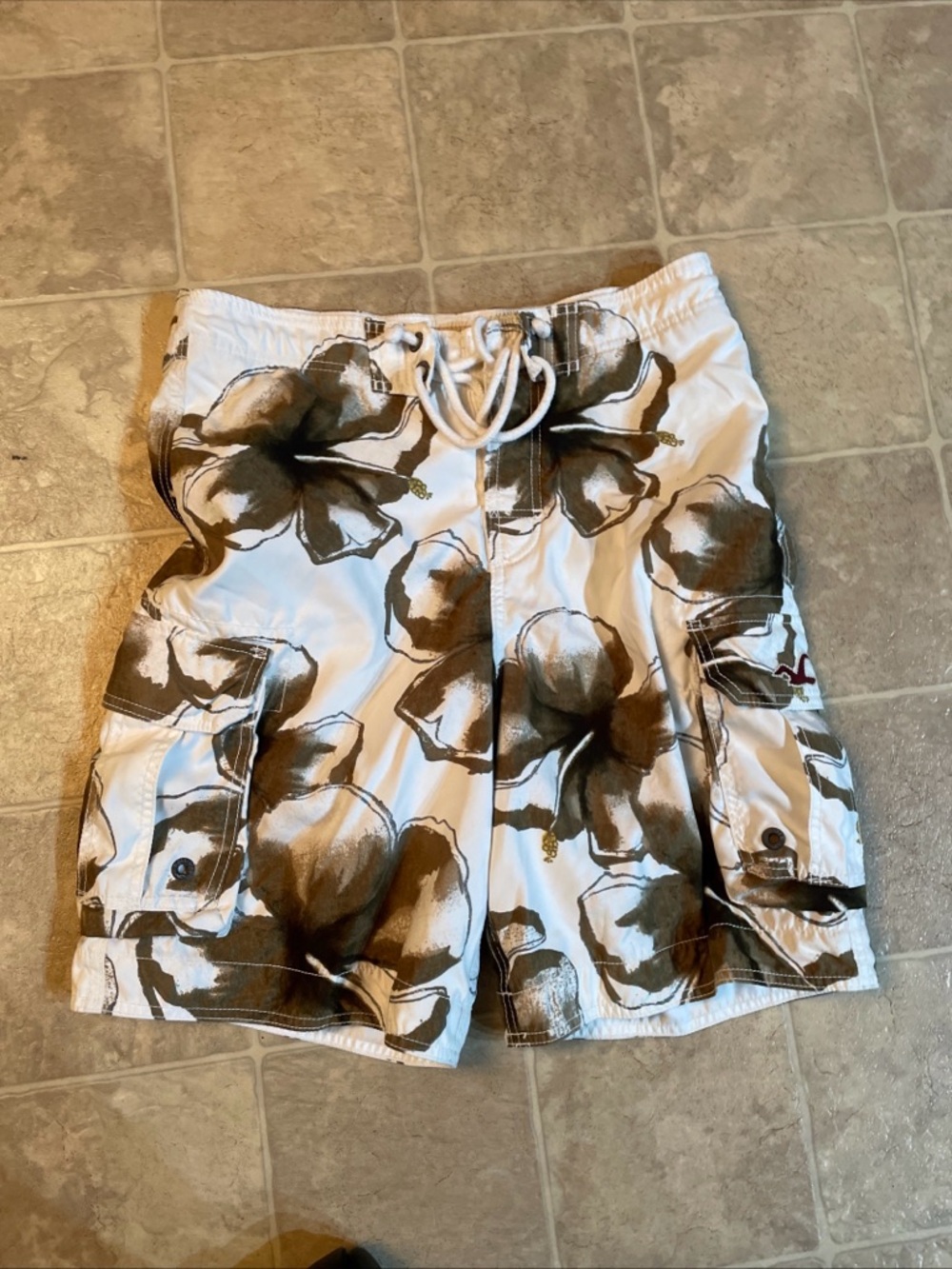Hollister Board Shorts Mens Small White Tan Floral Hibiscus Print Cargo Pockets